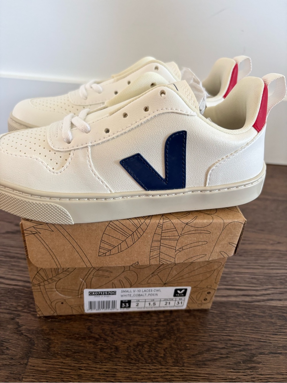 Veja Kids Sneaker in White with Navy